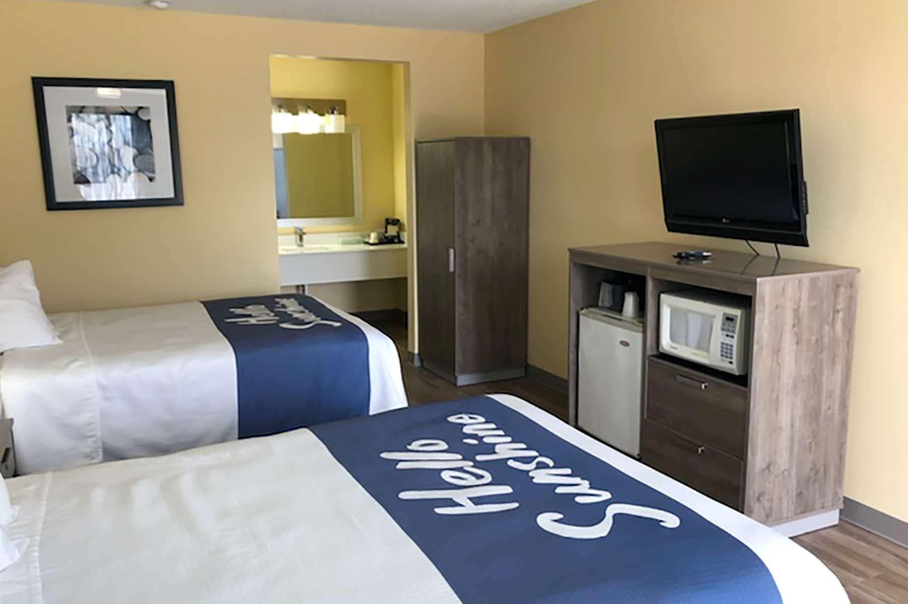 Days Inn By Wyndham Cape Carteret Near Emerald Isle Экстерьер фото