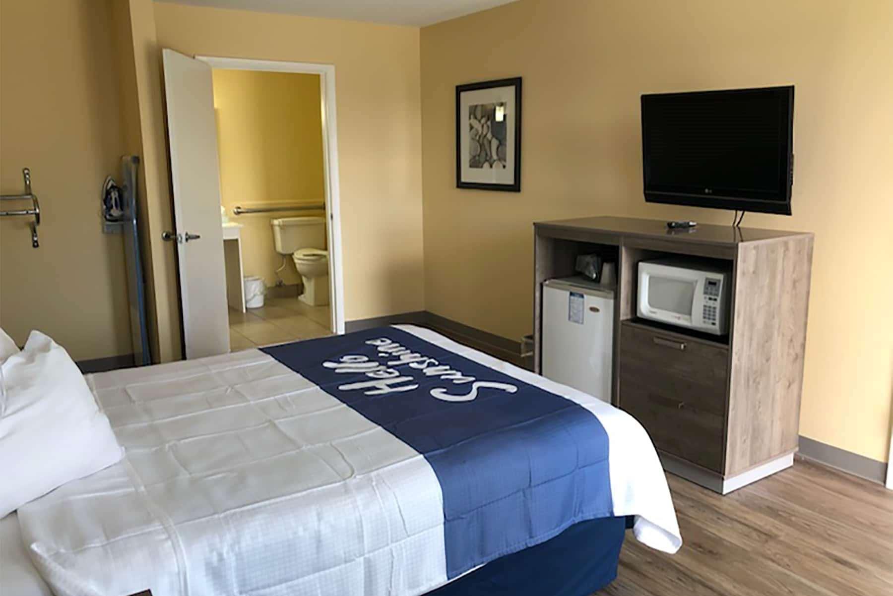 Days Inn By Wyndham Cape Carteret Near Emerald Isle Экстерьер фото
